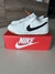 NIKE SB DUNK WHITE / BLACK en internet