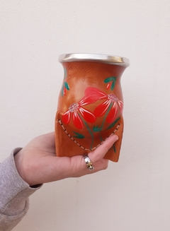 Imagen de Mate de calabaza forrado en cuero y pintados a mano
