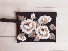 PRE VENTA Sobre grande de picote bordado a mano