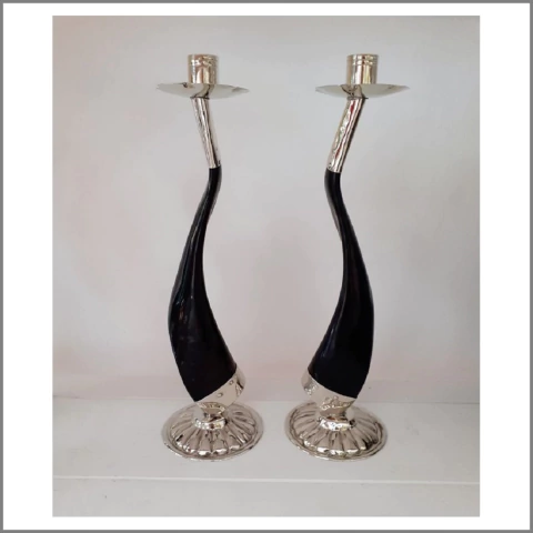 Par de candelabros de asta y alpaca base redonda - comprar online