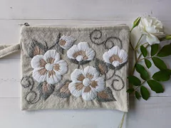 PRE VENTA Sobre grande de picote bordado a mano