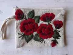 PRE VENTA Sobre grande de picote bordado a mano - comprar online