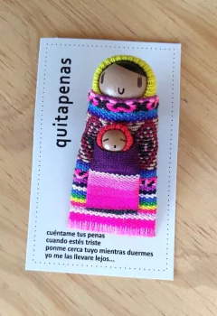 Quitapena prendedor vestida con aguayo - ulala-artesanias