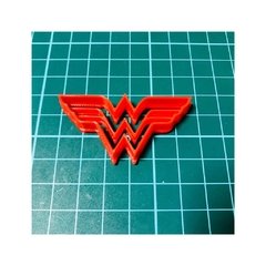 cortante galletita wonderwoman mujer 5,5cms ancho cupcake C1157 - comprar online