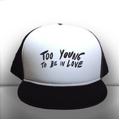 BONÉ TOO YOUNG - Pássaro Dourado
