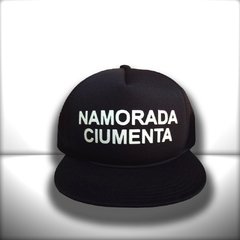 BONÉ NAMORADA CIUMENTA - Pássaro Dourado