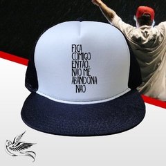 BONÉ CHARLIE BROWN JR FICA COMIGO ENTÃO ABA RETA TRUCKER - comprar online