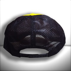 BONÉ AMARELO E PRETO TRUCKER na internet