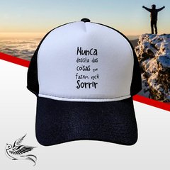 BONÉ NUNCA DESISTA DAS COISAS QUE TE FAZ SORRIR