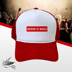 BONÉ SEGUE O BAILE VERMELHO SNAPBACK TRUCKER