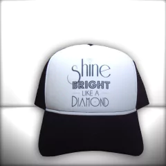 BONÉ RIHANNA DIAMOND