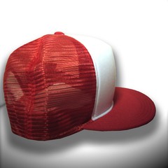 BONÉ VERMELHO E BRANCO ABA RETA TRUCKER - comprar online