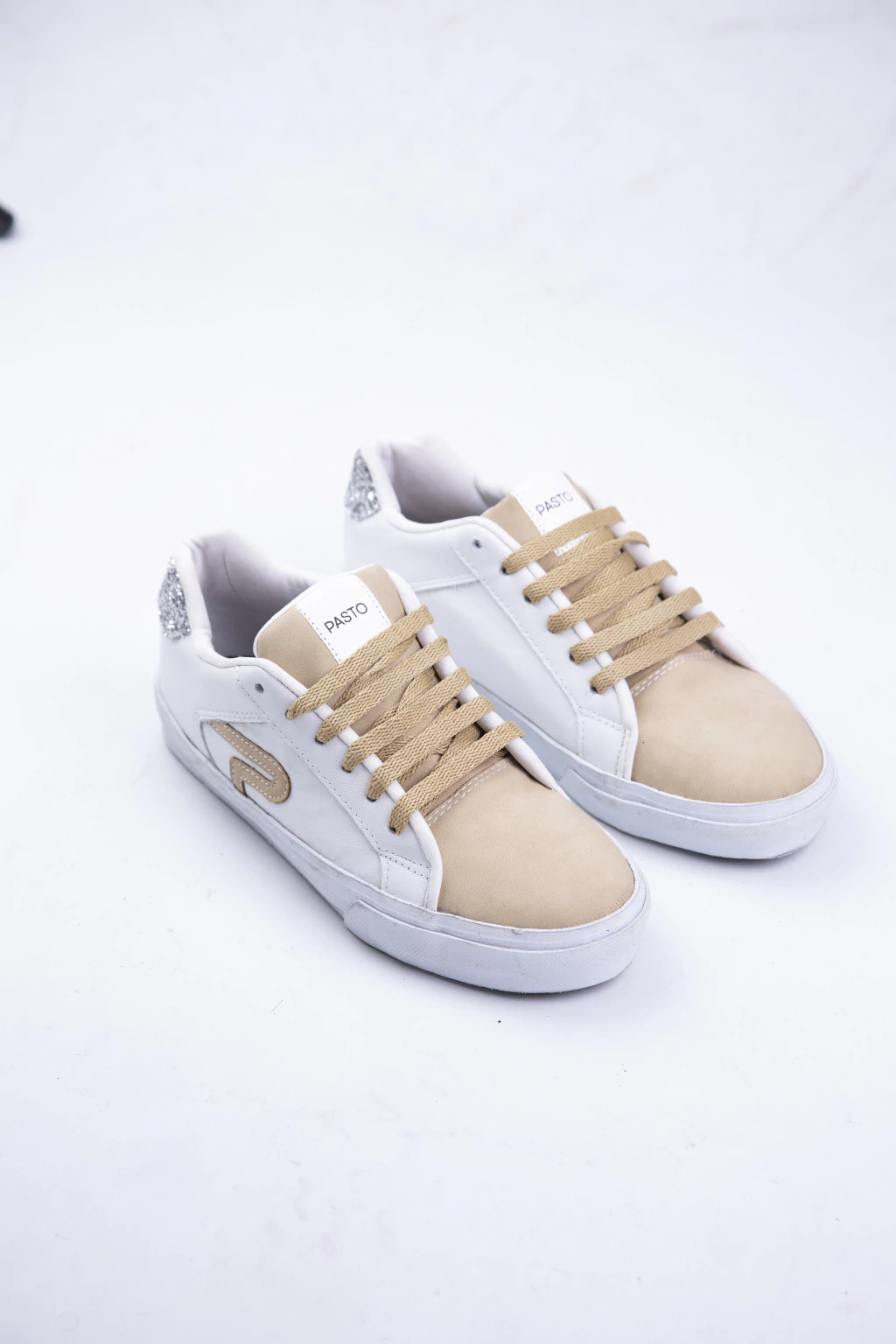 Original White & Camel