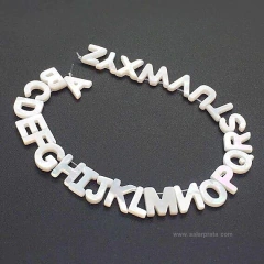 Colar inicial madrepérola - comprar online