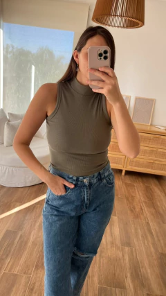 Musculosa Oriana en internet