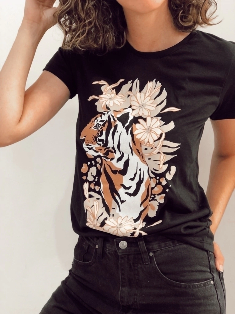 TIGRE FLORES NEGRO