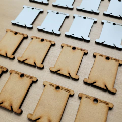 Organizadores Pack x25 huesitos de MDF para hilos, lanas y cintas