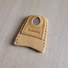 Dedal de cuero con moneda Clover