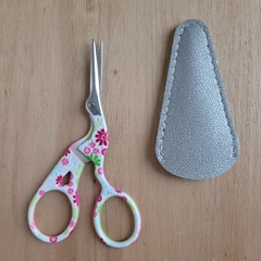 Tijera Cigueña Primavera con funda - AmoBordar