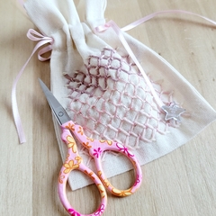 Tijera + Bolsita Sashiko bordada - comprar online
