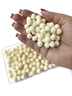 POMPOM DE FIBRA 10MM OFF WHITE PACOTE COM 4 GRAMAS APROX. 50 UNIDADES - comprar online