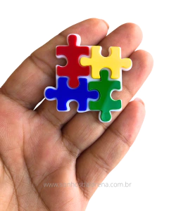 APLIQUE ACRILICO CUBO AUTISMO AZUL,VERMELHO,VERDE E AMARELO 4CM COM 2 UNIDADES - comprar online