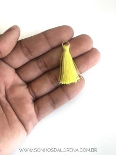 TASSEL AMARELO COM ARGOLA DOURADA DE 3CM KIT COM 2 UNIDADES - comprar online