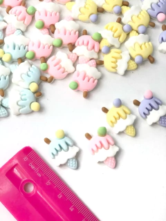 APLIQUE SORVETE RESINA COM CANUDO KIT COM 4 UNIDADES TAMANHO 2,5CM - comprar online