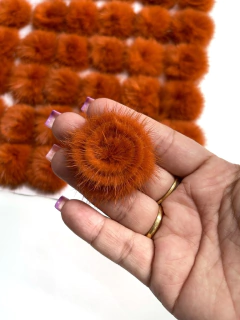 POMPONS ACHATADINHOS DE PELUCIA 4,5CM TELHA 2 UNIDADES - comprar online