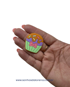 CUP CAKE EMBORRACHADO DE LACINHO VERDE, LILAS E GRANULADOS 2 UNIDADES - comprar online