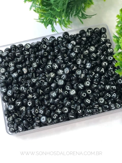 ENTREMEIO ALFABETO REDONDO PRETO COM LETRAS BRANCAS 30 GRAMAS