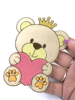 APLIQUE TERMOCOLANTE URSINHO CORAÇÃO ROSA TAM G 8X11CM UNIDADE - loja online