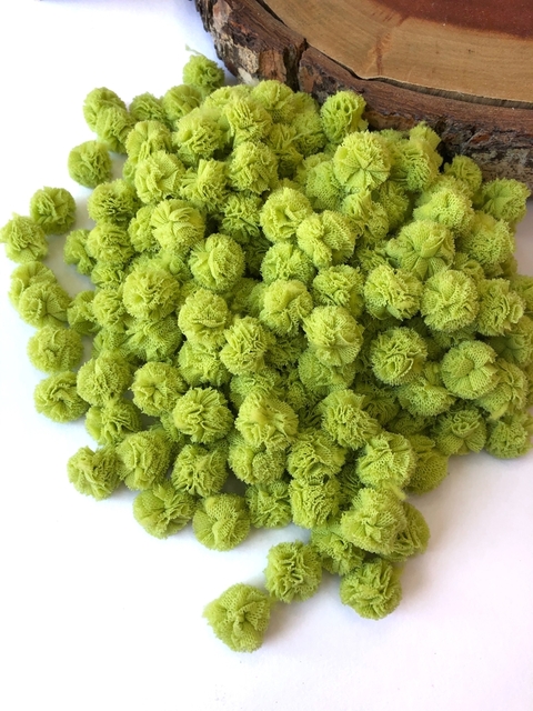 POMPONS DE MALHA 1,5CM VERDE MAÇÃ (10 UNIDADES)