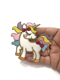APLIQUE TERMOCOLANTE UNICORNIO COM LAÇO PINK TAM P 7,5X8CM UNIDADE - comprar online
