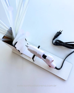 SUPORTE EM MDF PARA PISTOLA DE COLA QUENTE E BASTÃO BRANCO VAI DESMONTADO - comprar online