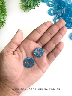 APLIQUE DE RESINA LETRAS O AZUL COM CONFETES KIT COM 2 UNIDADES - comprar online