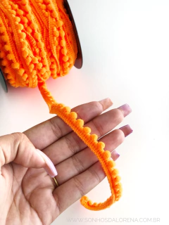 FITA POMPOM PARA ACABAMENTO LARANJA NEON 3 METROS - comprar online