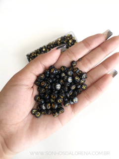 ENTREMEIO REDONDO ALFABETO PRETO COM LETRAS DOURADAS 30 GRAMAS - comprar online