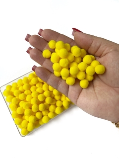 POMPOM DE FIBRA 10MM AMARELO COPA PACOTE COM 4 GRAMAS APROX. 50 UNIDADES - comprar online