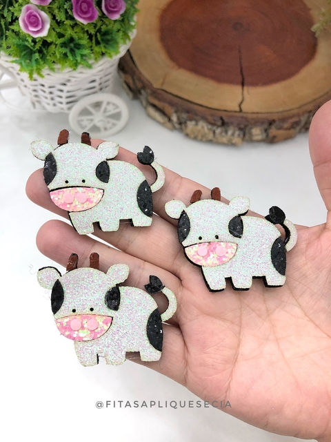 APLIQUE VAQUINHA FELTRO GLITER BRANCA 4X4CM 2 UNIDADES