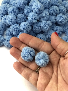 KIT COM 10 POMPONS DE MALHA DE 2,5CM AZUL CLARO - comprar online
