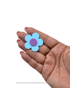 APLIQUE ACRILICO FLOR AZUL BEBE COM LILAS 3,5CM ( 2 UNIDADES) - Sonhos da Lorena