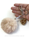 REALIZE CHAVEIRO PRATA COM POMPOM DE PELUCIA 7CM OFF WHITE ( VAI SEM AS LETRAS)
