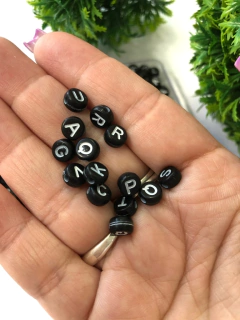 ENTREMEIO ALFABETO REDONDO PRETO COM LETRAS BRANCAS 30 GRAMAS - comprar online