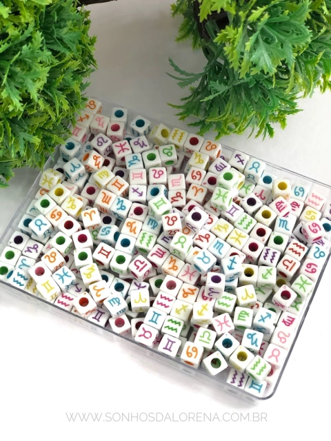 ENTREMEIO DADINHO BRANCO COM SIGNOS COLORIDOS 10 GRAMAS