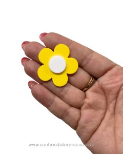 APLIQUE ACRILICO FLOR AMARELO COM BRANCO 3,5CM ( 2 UNIDADES) - Sonhos da Lorena