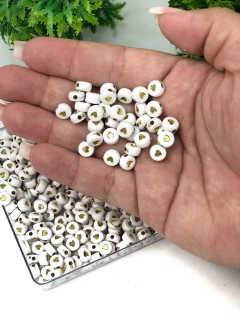 ENTREMEIO REDONDO BRANCO COM CORAÇÃO DOURADO 8MM 30 GRAMAS - comprar online