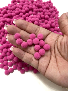 POMPOM DE FIBRA 10MM ROSA FUSCHIA PACOTE COM 4 GRAMAS APROX. 50 UNIDADES - comprar online