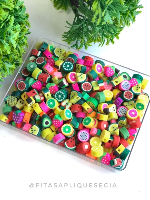 ENTREMEIOS DE FIMO FRUTAS COM FURO PASSANTE KIT COM 20 UNIDADES