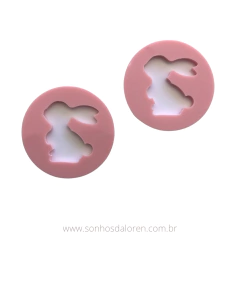 APLIQUE ACRILICO REDONDO COELHO VAZADO ROSA BÊBÊ 3,5CM X 3,5CM KIT COM 2 UNIDADES